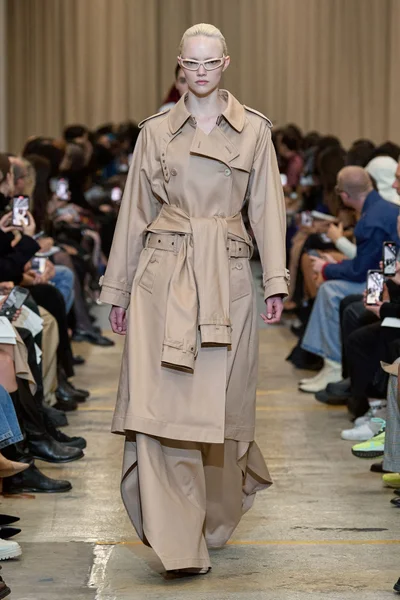 Look 18